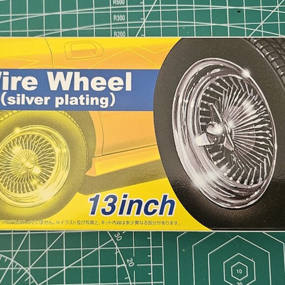 Aoshima 1/24 Wire Wheel Silver Plated 13 Inch Tire & Wheel Set - Picture 5 of 5